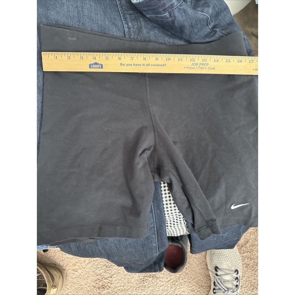 Nike Athletic Bike Shorts In Black Women’s Sz 1 Embroidered Logo Stretch